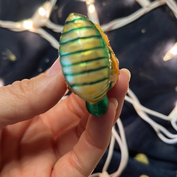 Sweet little small snail glass Christmas ornament - Picture 5 of 5